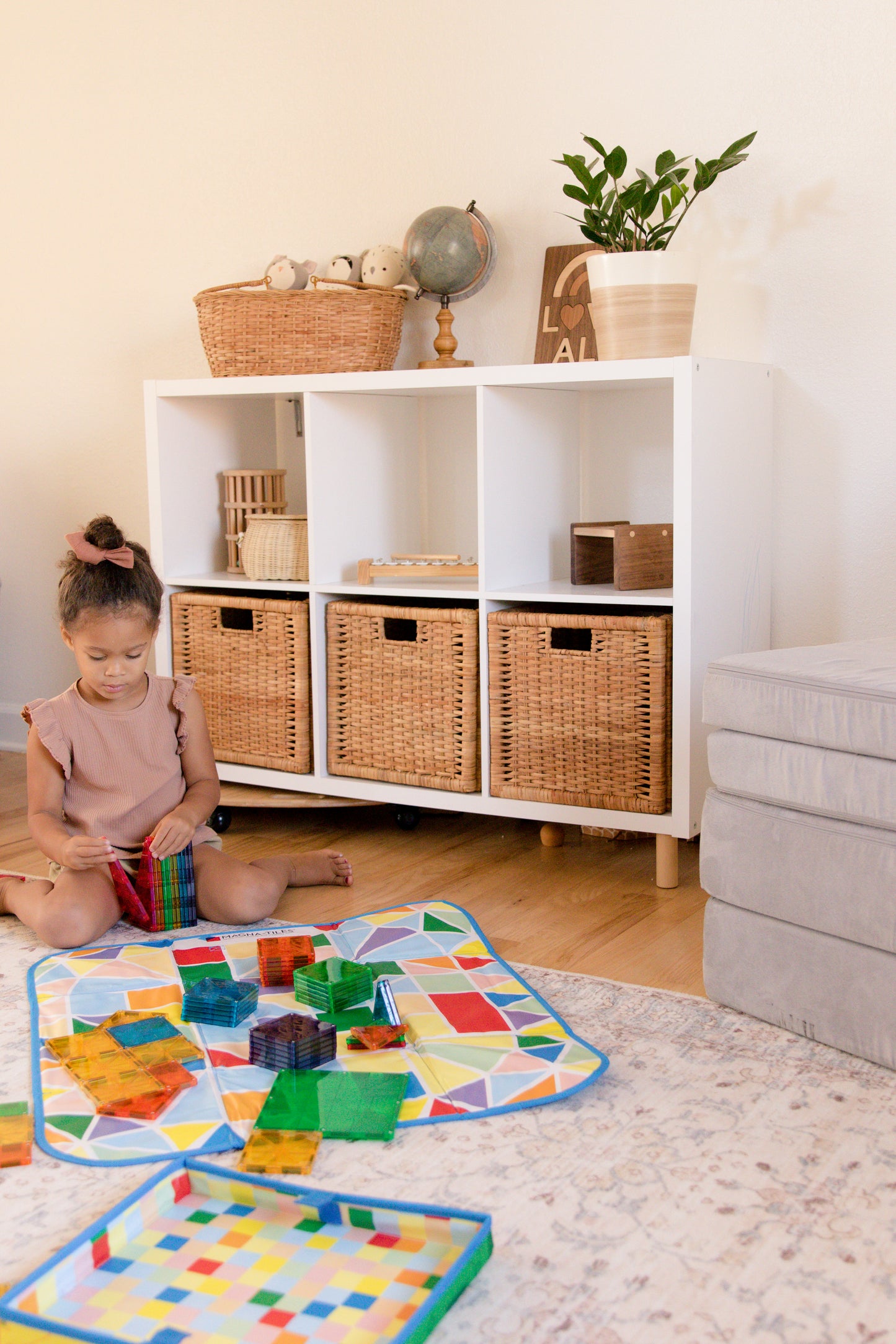 MAGNA-TILES® Storage Bin & Interactive Play-mat