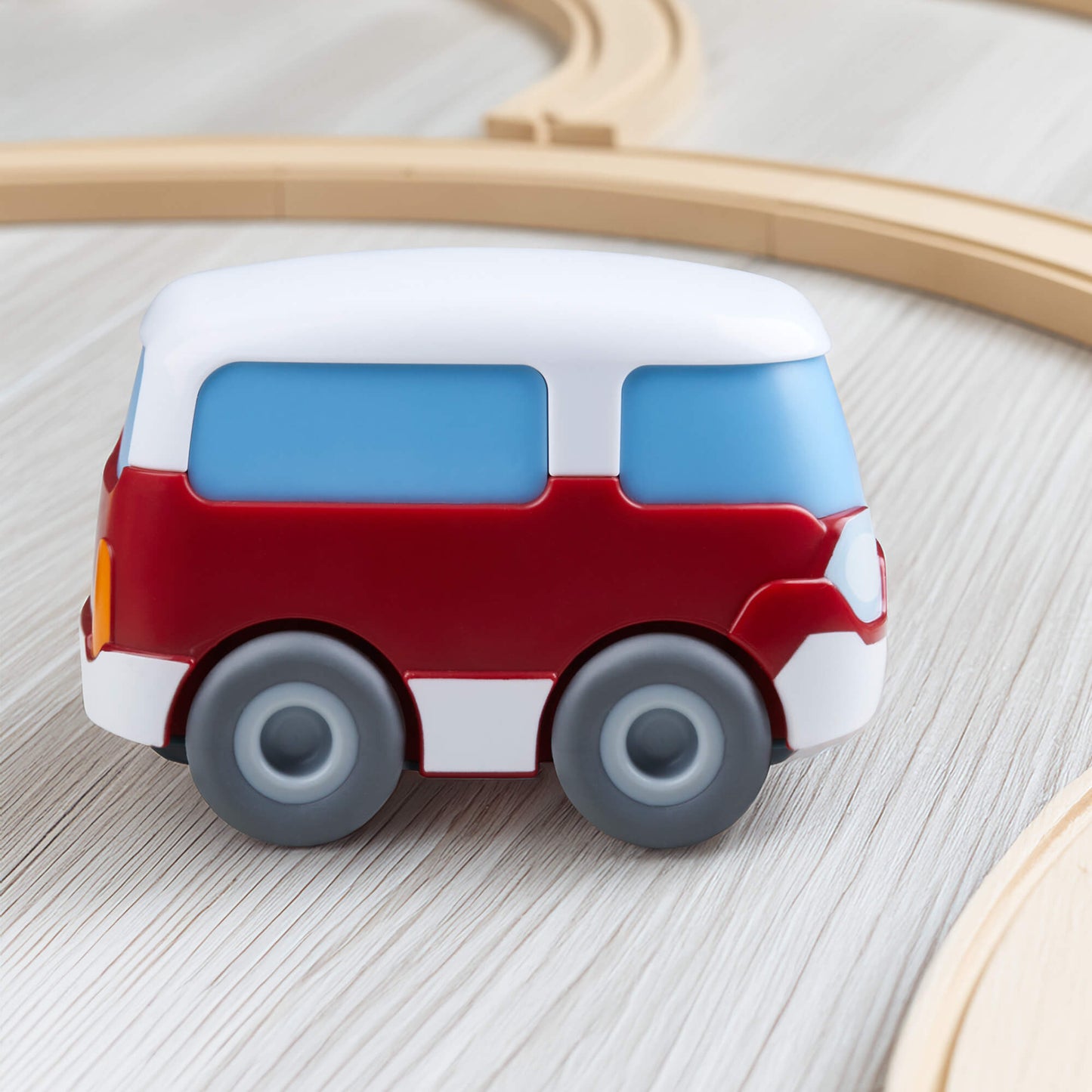 Mini Bus with Momentum Motor